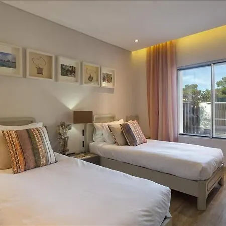 Sleeps 9 Pool Air Con Wifi וילה *