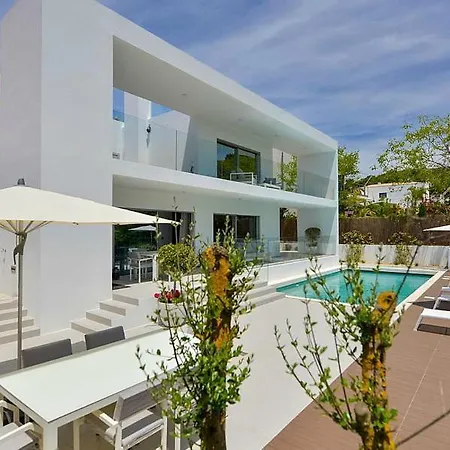 Sleeps 9 Pool Air Con Wifi